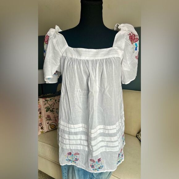 Anthropologie Tops - ANTHROPOLOGIE - WHITE EMBROIDERED TUNIC - SIZE M